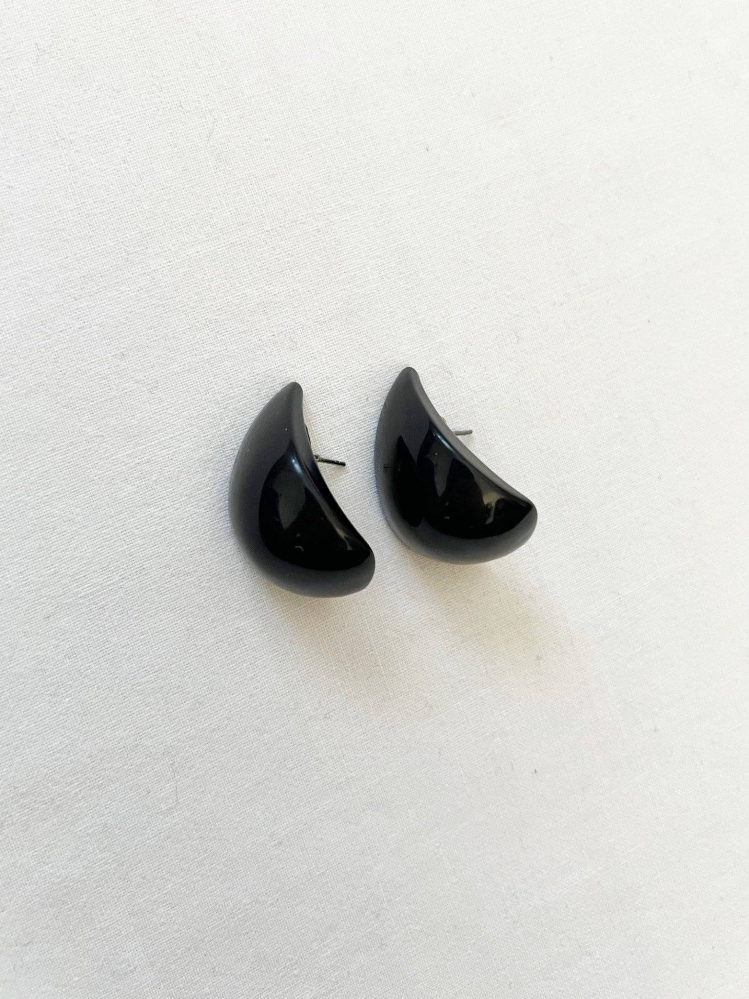 Black vintage chunky earrings