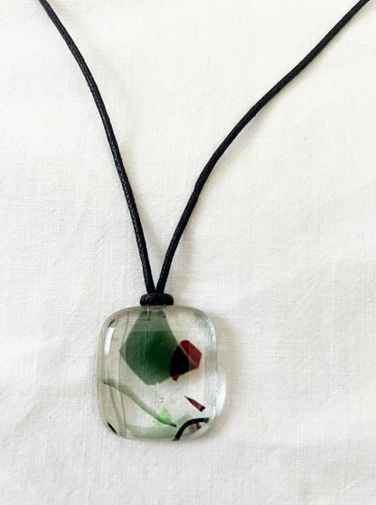 Glass stone necklace