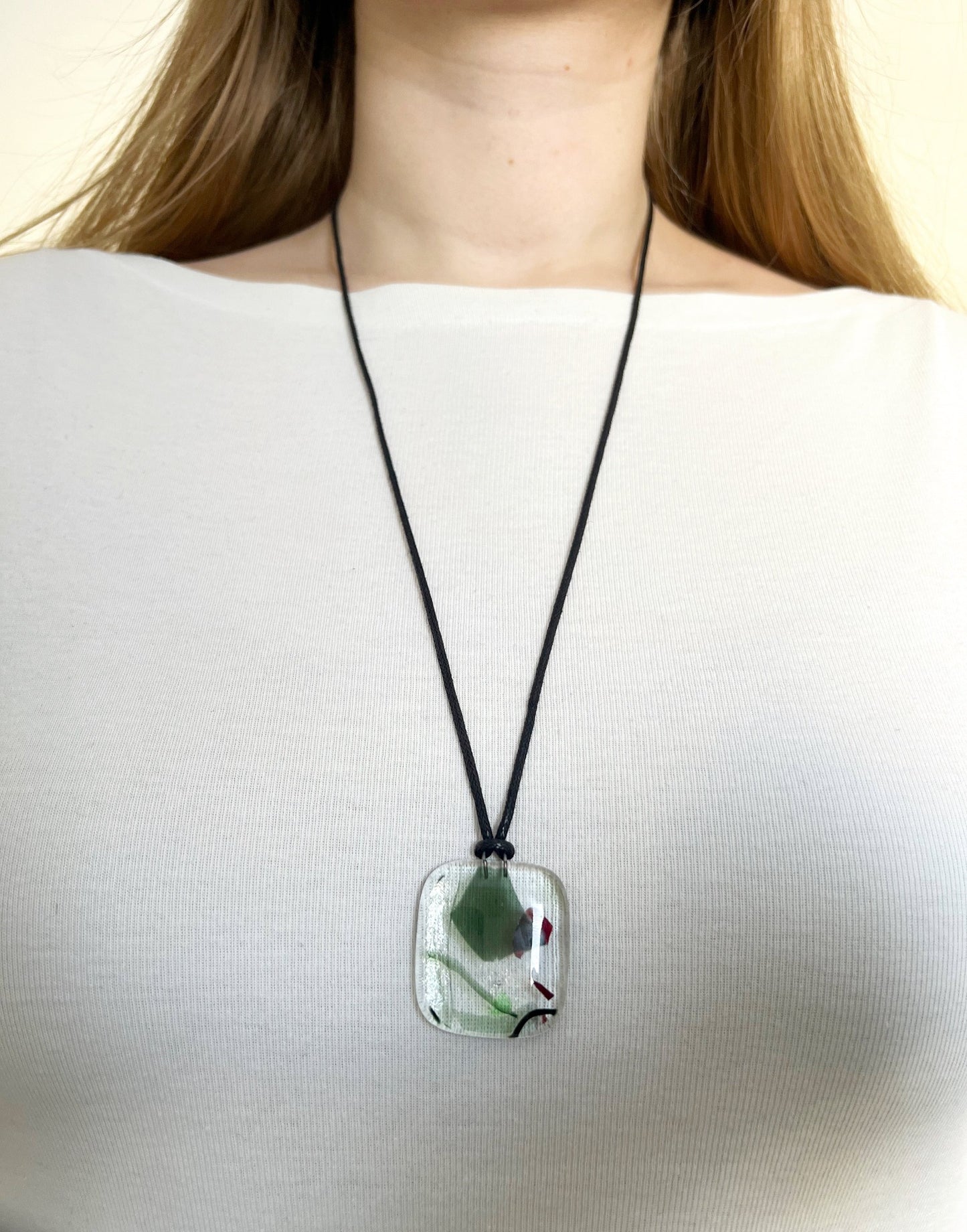 Glass stone necklace