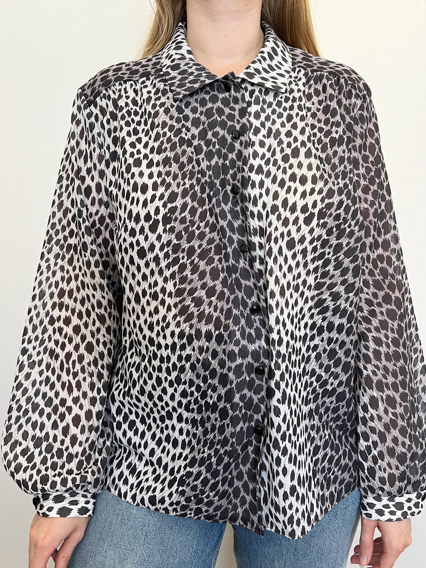 Gray leopard pattern shirt, Size XL