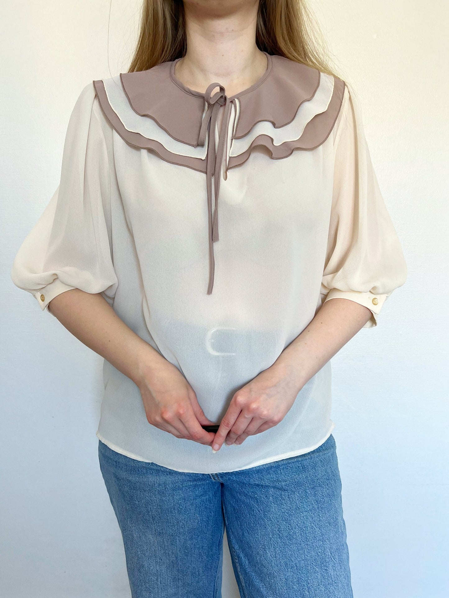 Ruffle collar t-shirt, Size M