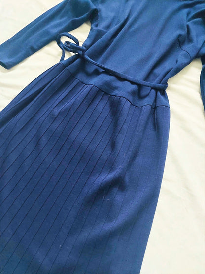 A vlose up of the  blue midi dress